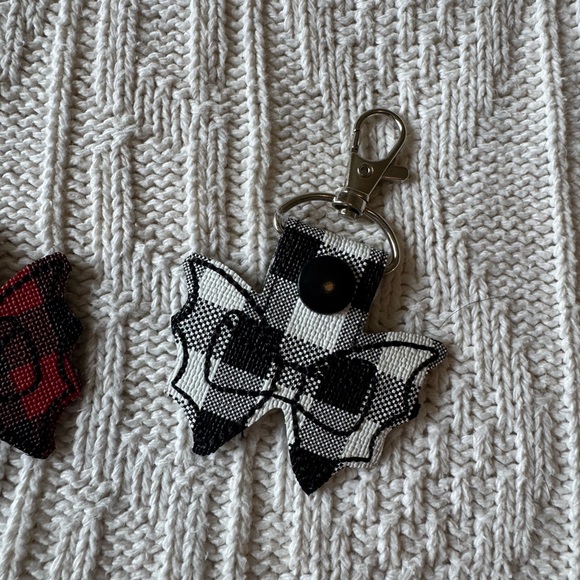 TheHoneyBShop Bat Bow Keychains - Picture 3 of 4